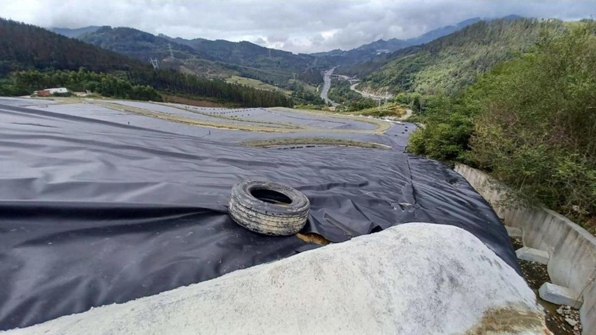 Sin mantenimiento, lixiviados o gases: el vertedero de Zaldibar vuelve a ser un riesgo seis años después del derrumbe
