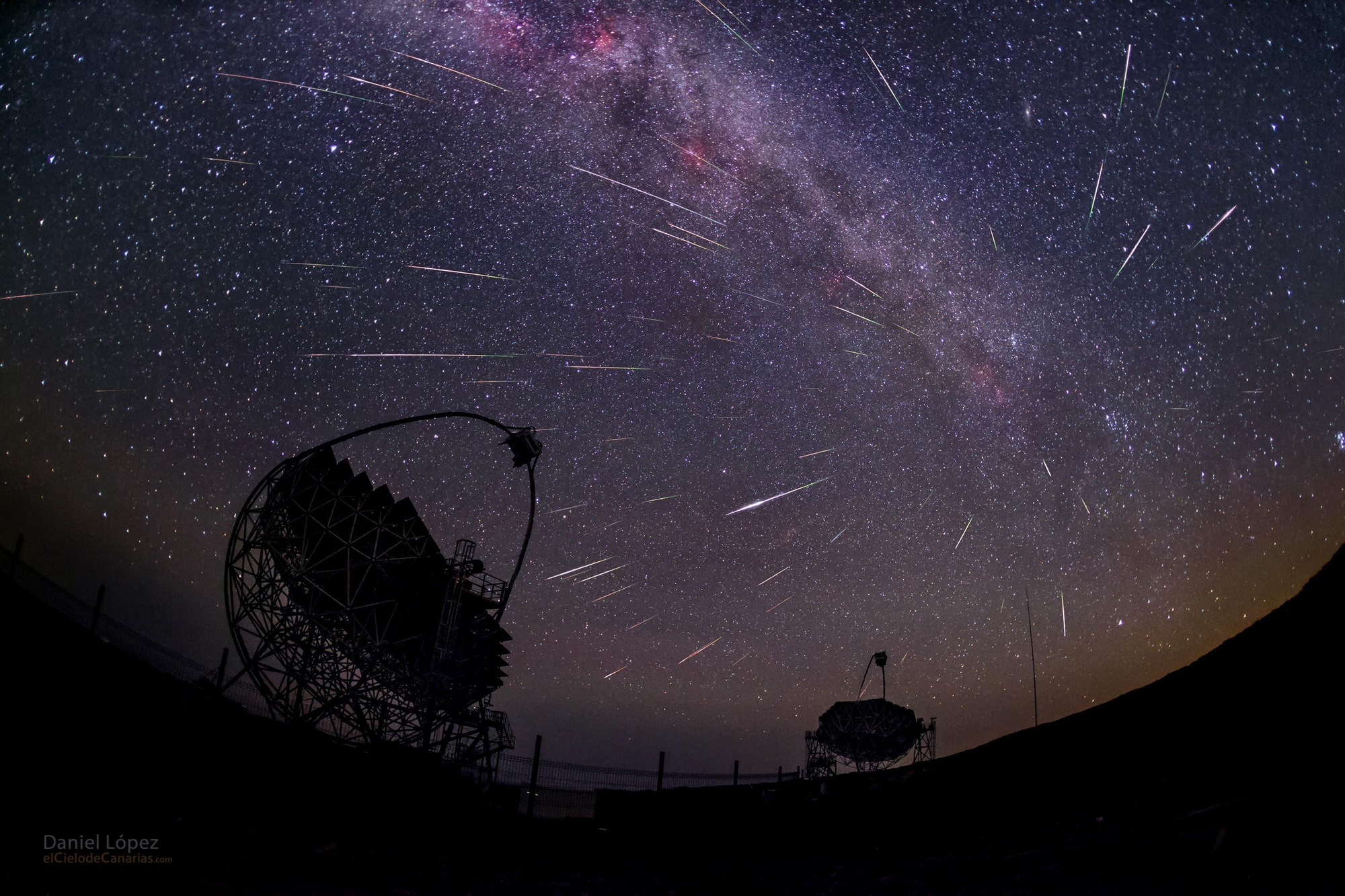 Imagen de archivo de perseidas observadas desde el Roque de Los Muchachos, en las cumbres de la Villa de Garafía.