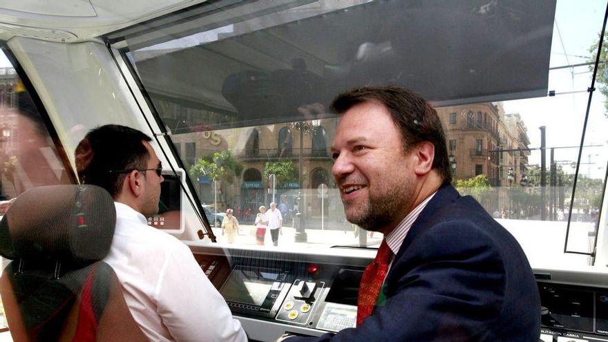 Muere Alfredo Sánchez Monteseirín, el alcalde que más tiempo ha estado al frente del Ayuntamiento de Sevilla