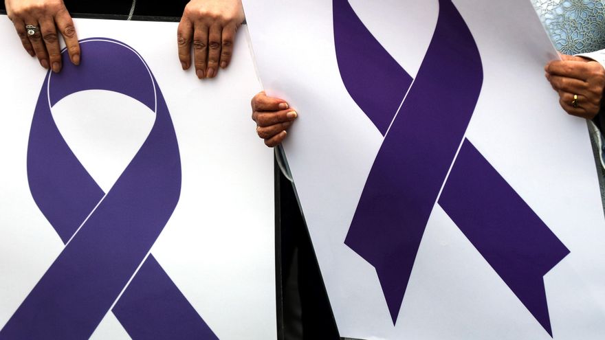 Imagen de archivo de una concentración en contra de la violencia machista. EFE/Javier Etxezarreta.