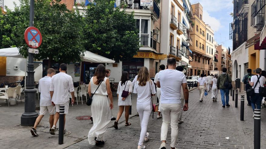 La presentación ha arrancado en la confluencia en la intersección de la calle Gerona con Capataz Manuel Santiago y de ahí los artistas se han dirigido a la Sala Cero Teatro