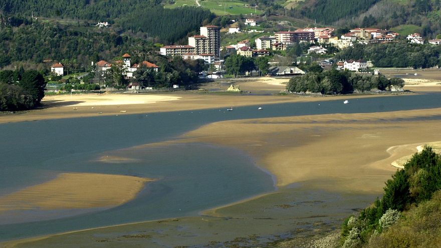 Las dudas sobre el límite de protección de la costa en Urdaibai paraliza actuaciones en el entorno del nuevo Guggenheim