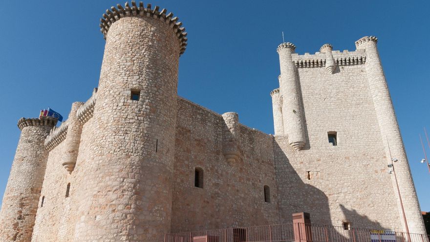 El pueblo con un imponente castillo medieval cuya fortaleza es guardiana de La Alcarria