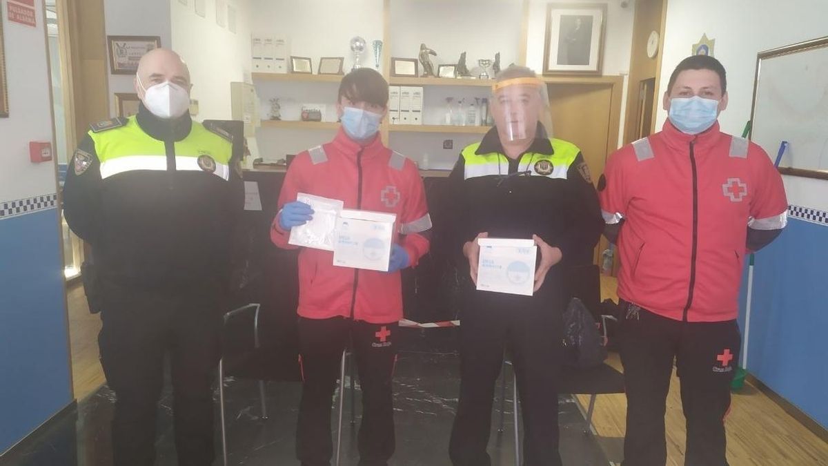 El Gobierno de Cantabria reparte 1.200 mascarillas entre los policías locales