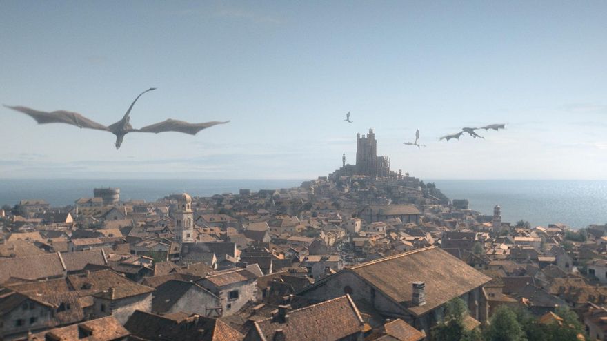 Rhaenyra, acompañada de cuatro dragones, se dispone a tomar Desembarco del Rey en 'La casa del dragón'