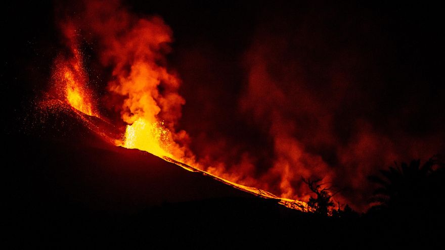 El volcán se reactiva en la noche del lunes y la madrugada del martes. / FOTO: ANKOR RAMOS