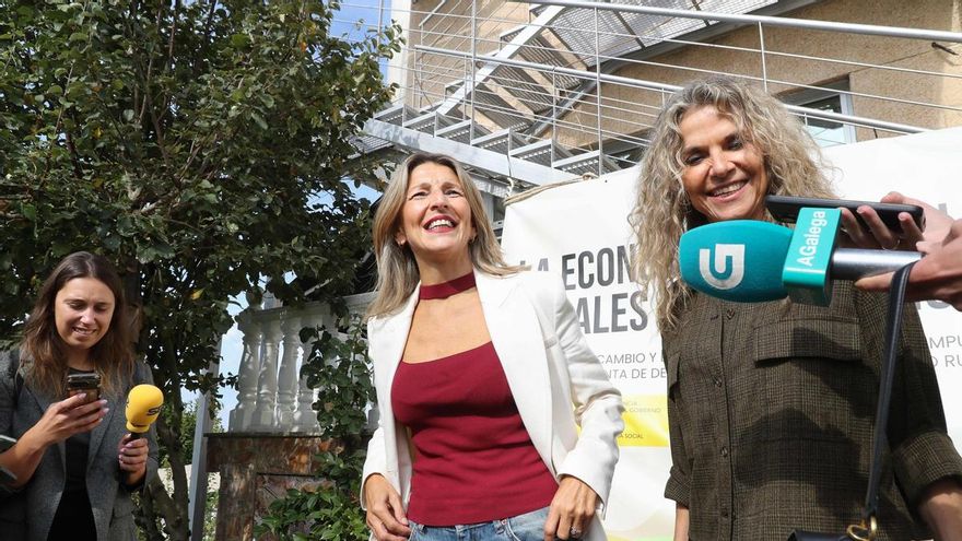 La vicepresidenta segunda y ministra de Trabajo, Yolanda Díaz (c), durante la jornada 'La economía social en entornos rurales de reto demográfico', a 3 de octubre de 2026, en San Román de Cervantes,  Os Ancares, Lugo.