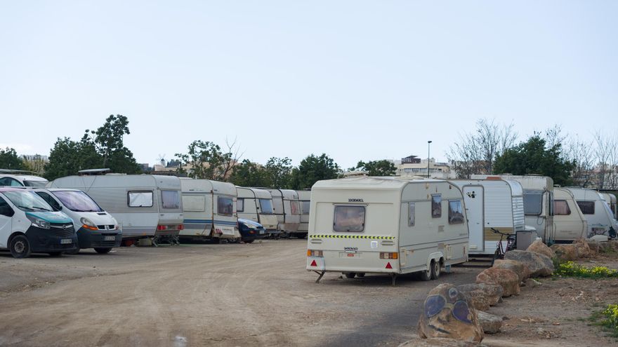 La crisis habitacional dispara los asentamientos de caravanas en las Illes Balears.