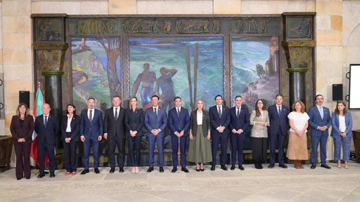 El cambio en el Gobierno de Pradales será inminente con el adiós de Hurtado y a expensas de la salida de la vicelehendakari