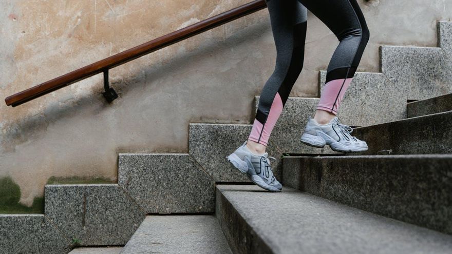 ¿Cuántas escaleras conviene subir al día para mejorar la salud?
