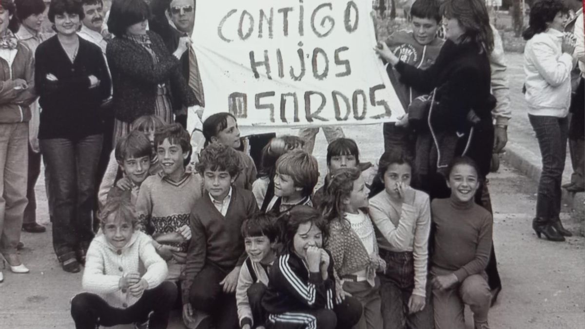 Foto antigua de las protestas de los vecinos del Picarral por el ruido y otras afecciones