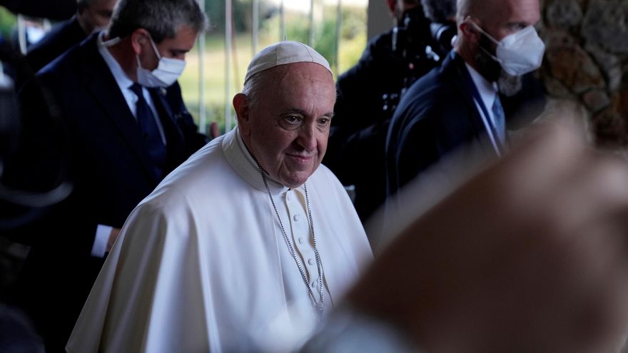 El papa en Grecia: muchos jóvenes "son de redes sociales pero poco sociales"