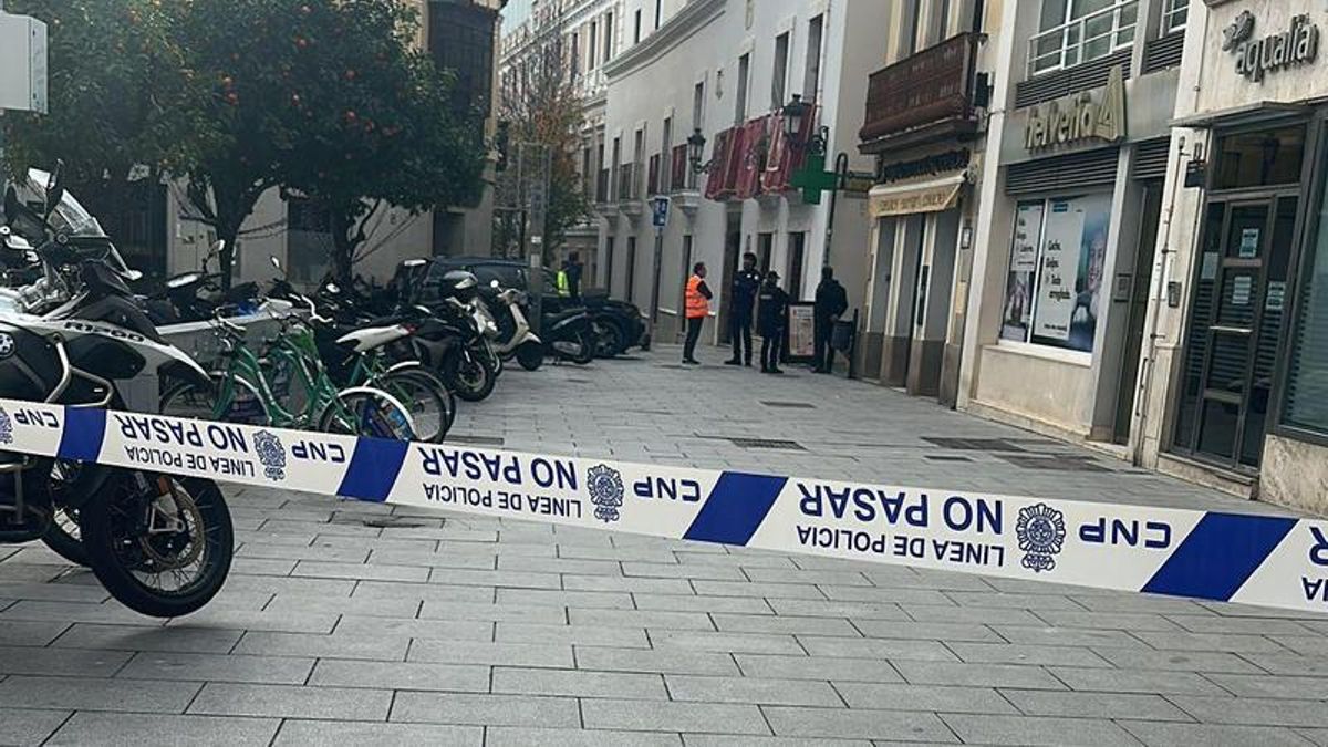 Falsa alarma de bomba en la Diputación de Badajoz por un paquete a nombre de Gallardo que contenía dos audífonos