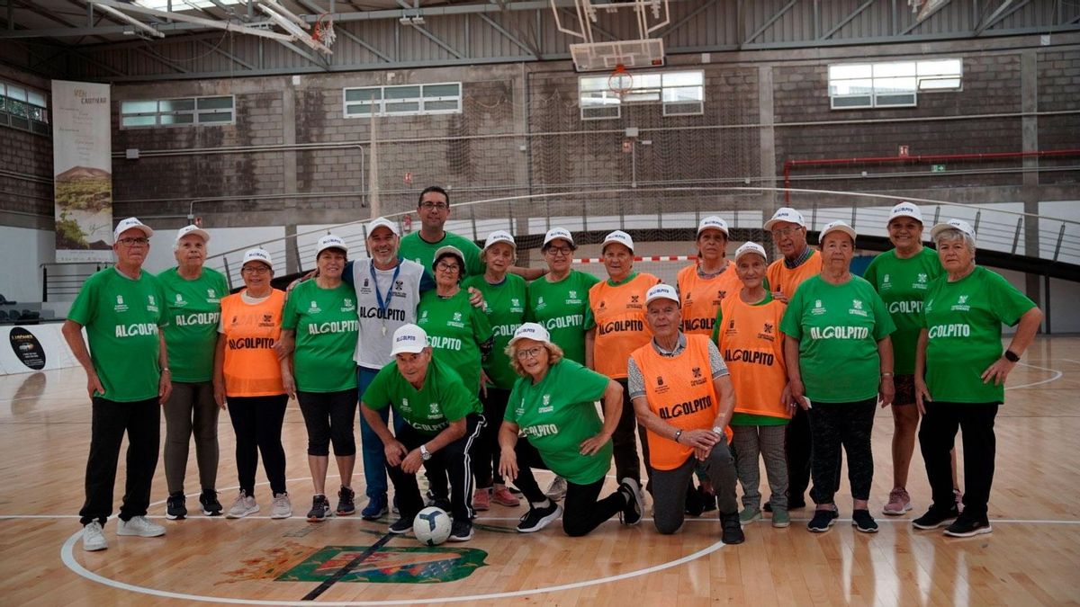 Ocho equipos de fútbol caminando se reúnen este jueves en la primera concentración de ‘AlGolpito’