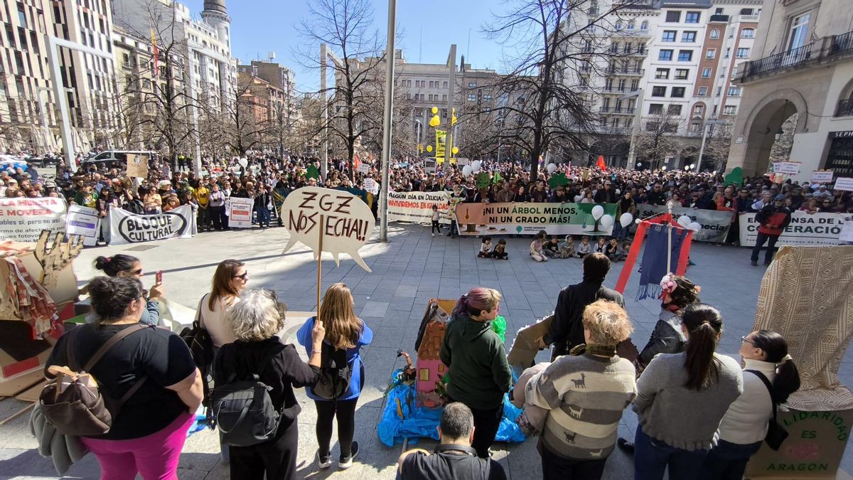Una gran manifestación reivindica que 'Zaragoza no se vende': "Continúa el saqueo, la especulación y el expolio"