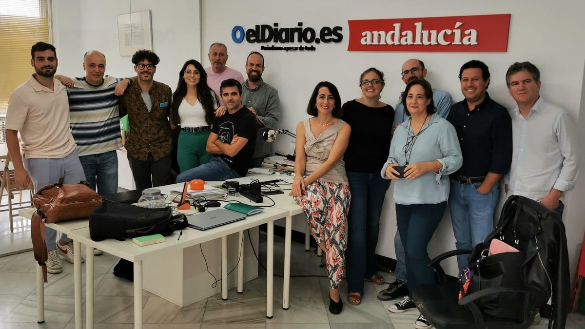 Uma imagen de compañeros y colaboradores en octubre de 2022