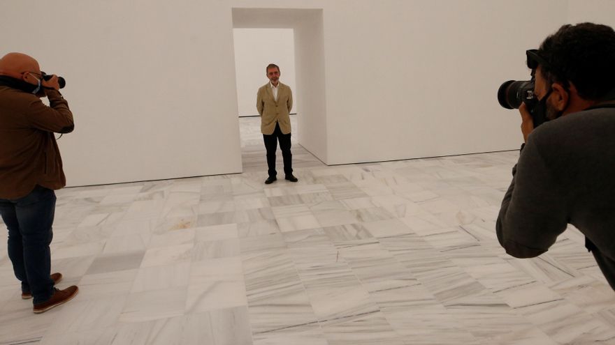 El director del Museo Reina Sofía, Manuel Borja-Villel, posa en una de las salas que forman parte de la nueva ampliación del museo.