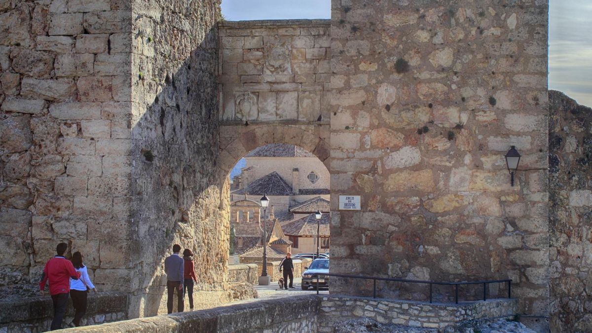Puerta de Bezudo. Este muro cerraba el burgo medieval de Cuenca por su flanco norte.