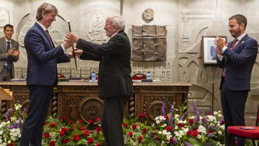 Constitución del Ayuntamiento de Soria, con Carlos Martínez revalidando la Alcaldía