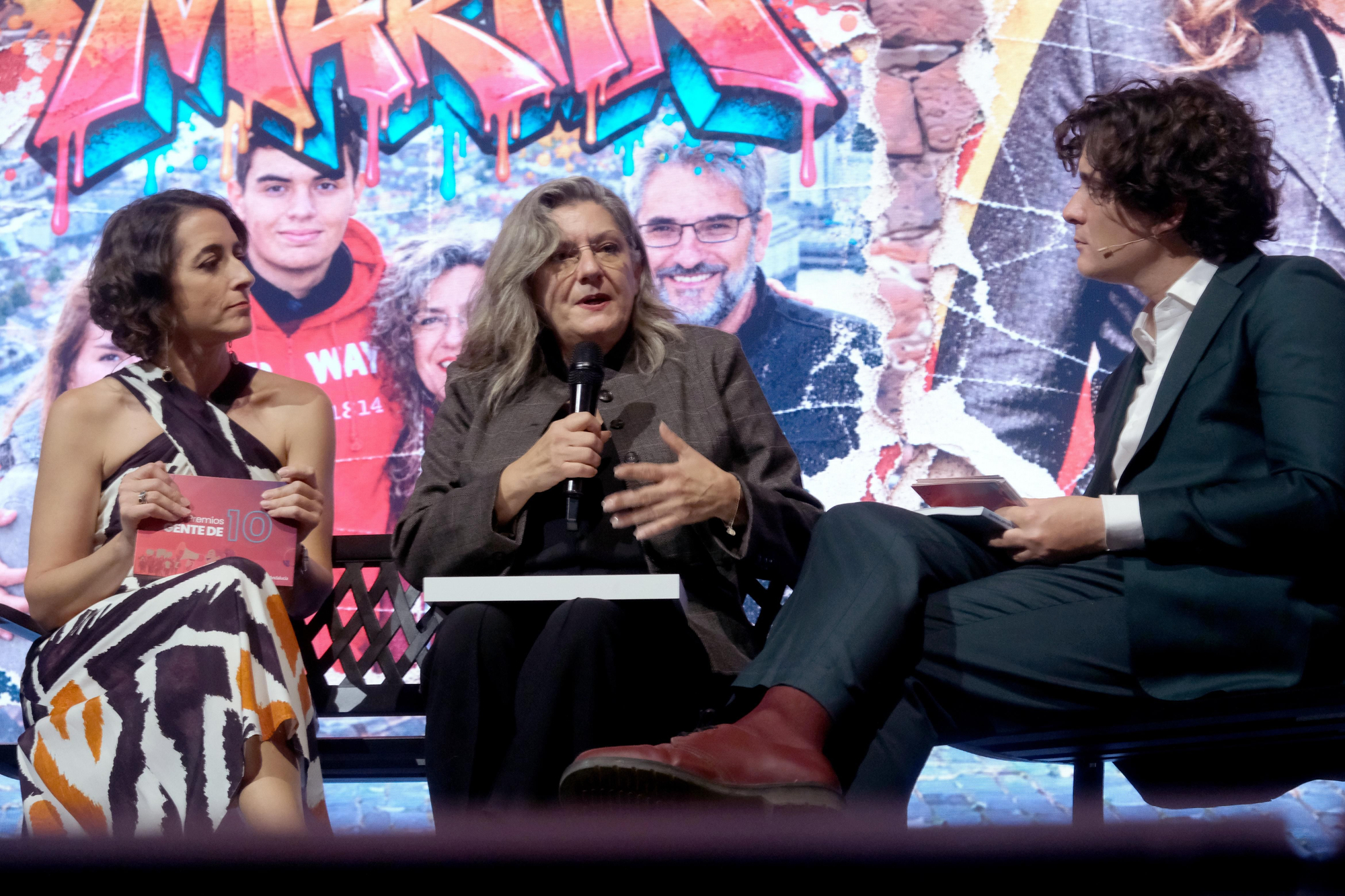 La premiada, durante la breve entrevista con los presentadores.