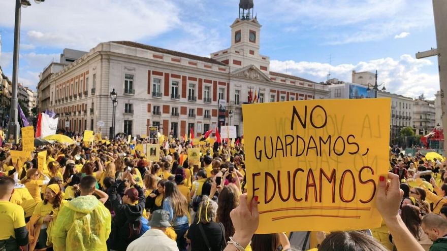 Las educadoras infantiles toman el centro de Madrid tras un mes en huelga: “Estamos totalmente desbordadas”