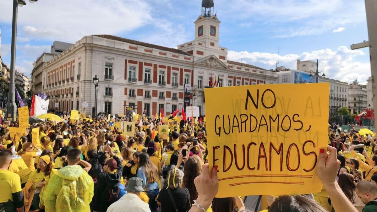 Las educadoras infantiles toman el centro de Madrid tras un mes en huelga: “Estamos totalmente desbordadas”