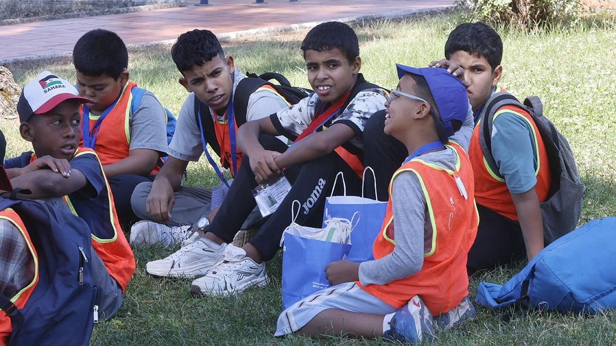 La llegada de los 131 niños saharauis que pasarán el verano en Córdoba, en imágenes