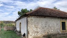 La España rural está llena de casas vacías por culpa de la nostalgia urbanita.