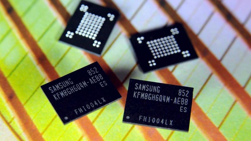 Fotografía de Flex-OneNAND fusión semiconductor de 8 gigabites exhibido en Seúl (Corea del Sur), elaborado por la compañía surcoreana Samsung Electronics.