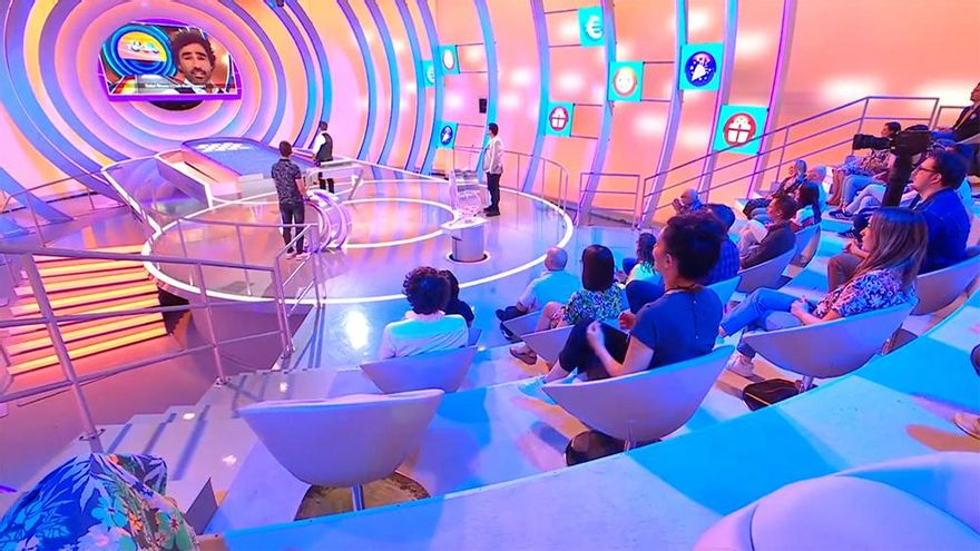 Raúl Gómez se coló en la TV francesa para promocionar el estreno de 'Te ha tocado' en España