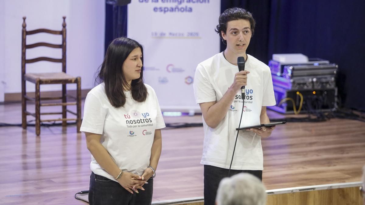Jóvenes alemanes y españoles se unen para rendir homenaje a los inmigrantes españoles
