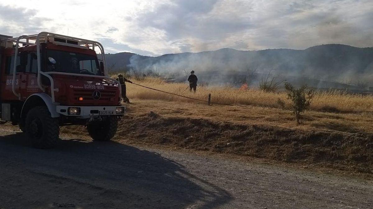 Imagen de archivo de los bomberos actuando contra un incendio.