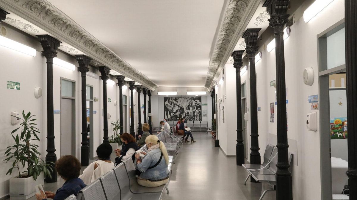 Interior del centro de salud Las Cortes.
