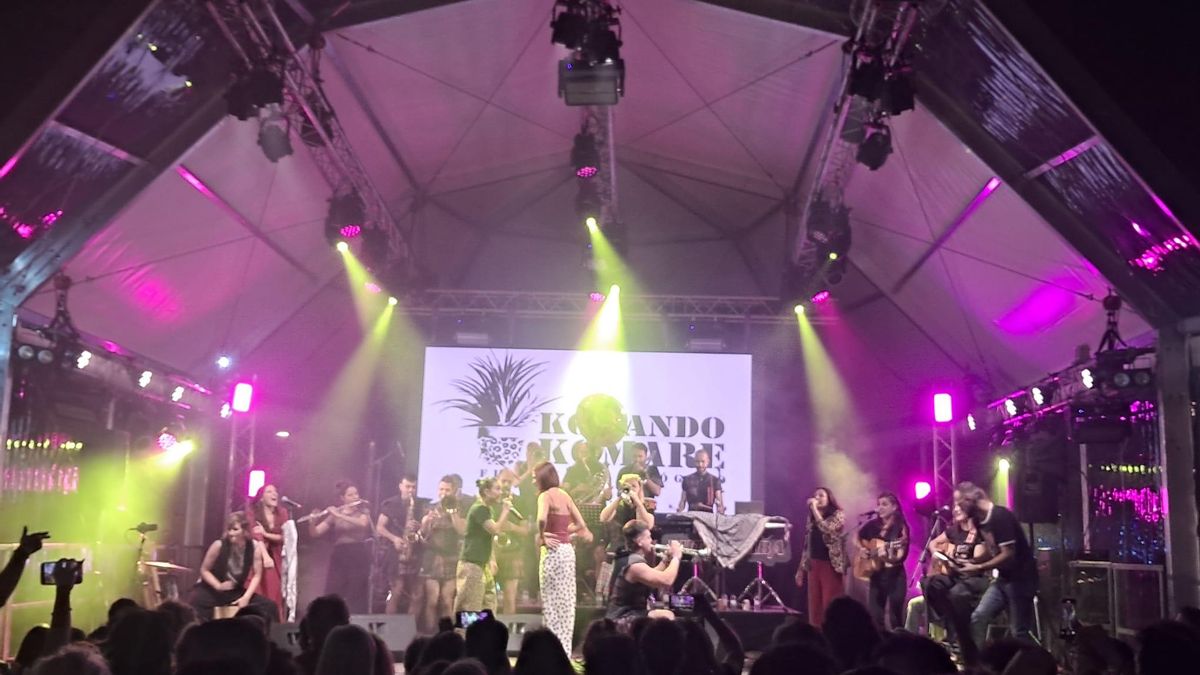 Las Komando Komare durante su actuación en las Foodtrucks de las Fiestas del Pilar.