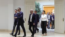 Imagen de archivo de los líderes de los sindicatos y la patronal con el presidente Pedro Sánchez, la ministra Yolanda díaz y el vicepresidente Pablo Iglesias, el día de la firma del salario mínimo en Moncloa.
