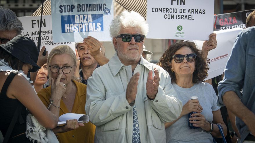 Pedro Almodóvar, Loles León y más de 300 personalidades de la cultura leen en Madrid los nombres de los niños palestinos asesinados por Israel