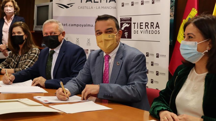 Convenio entre Fundación Tierra de Viñedos y OIVE