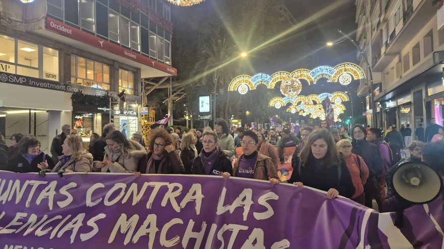 La cabecera de la manifestación de este 25 de noviembre en Murcia.