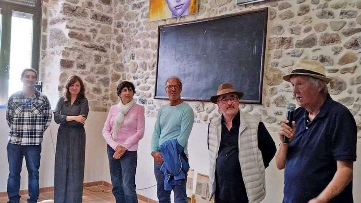 Inauguración de una exposición en las antiguas escuelas de San Martín de la Tercia.
