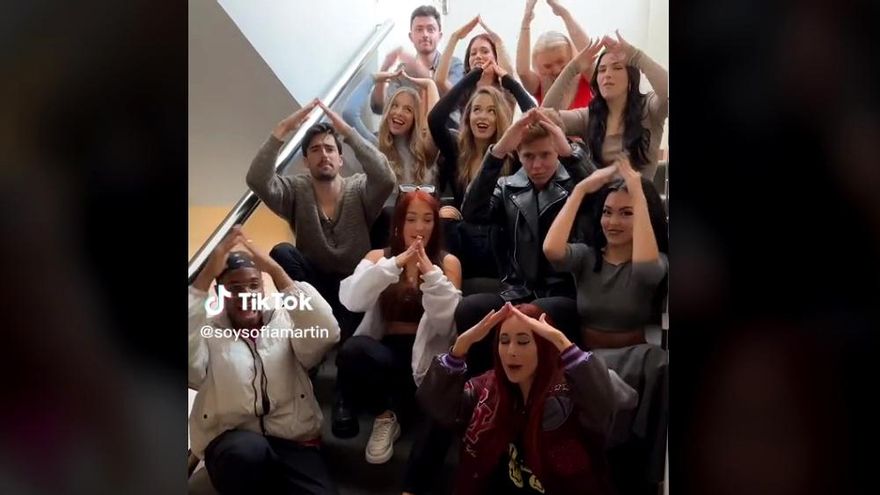 Los artistas del Benidorm Fest 2023 bailan al ritmo de 'TUKI'