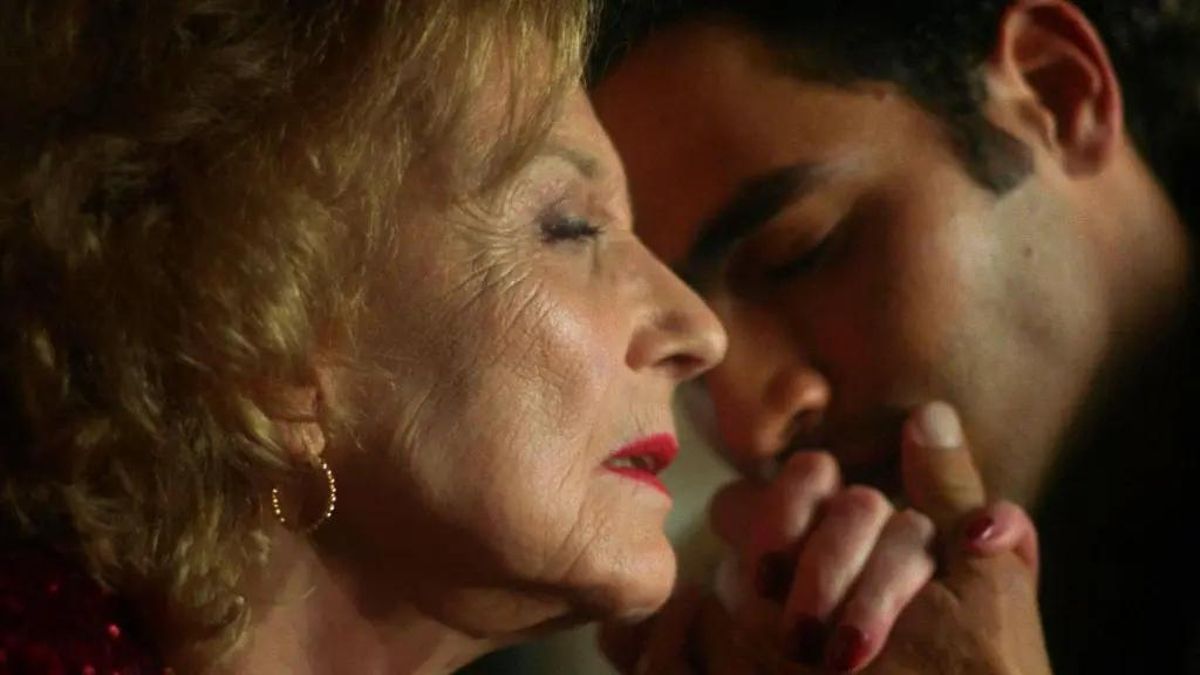 Marisa Paredes em seu último papel no filme Saída de Emergência