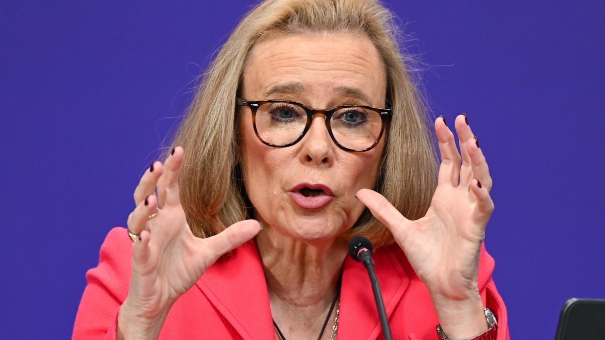 La farmacéutica Sanofi nombra consejera delegada a Belén Garijo, hasta ahora CEO de Merck, para acelerar su productividad