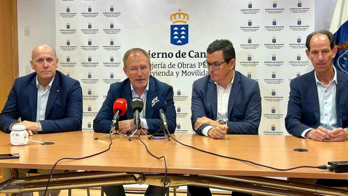 Reunión  en la que se  ha abordado la coordinación del refuerzo del transporte de mercancías   en La Palma.