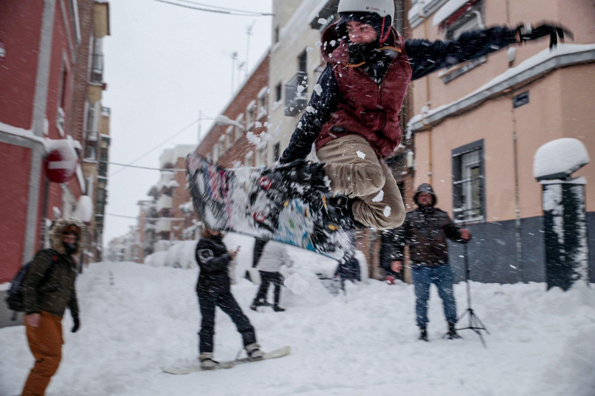 Snowboard en la calle Serrallo