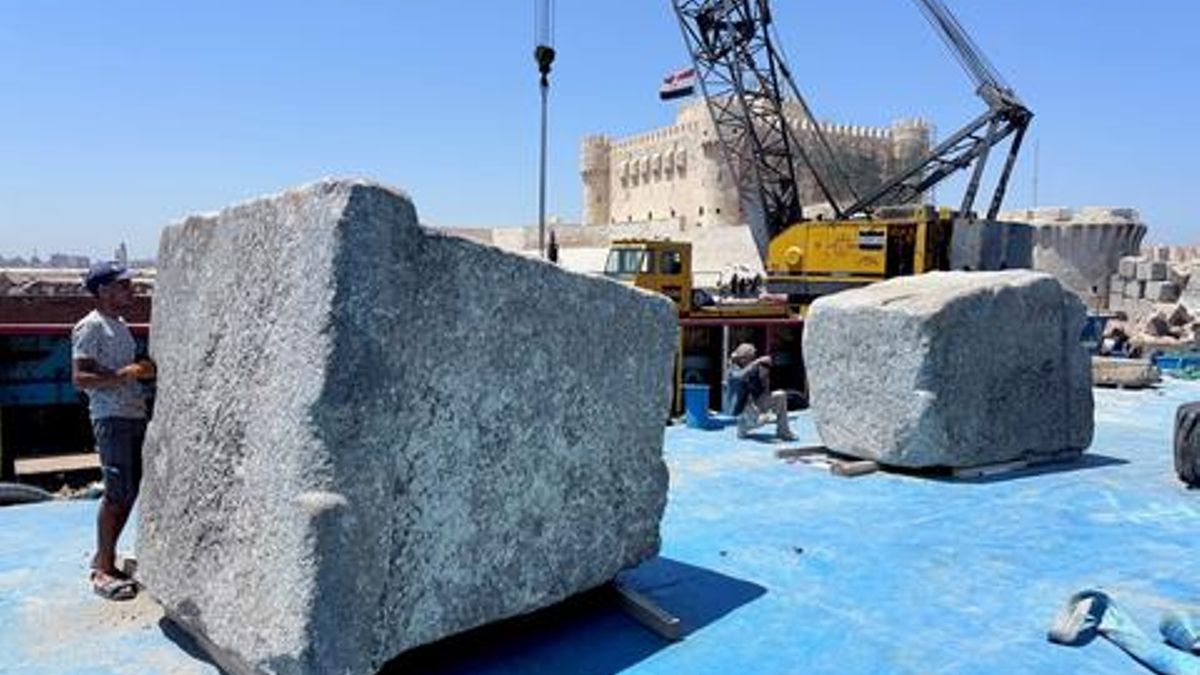 Rescatadas en el Mediterráneo piezas de la que fue una de las siete maravillas del mundo: más de 1.600 años bajo el mar