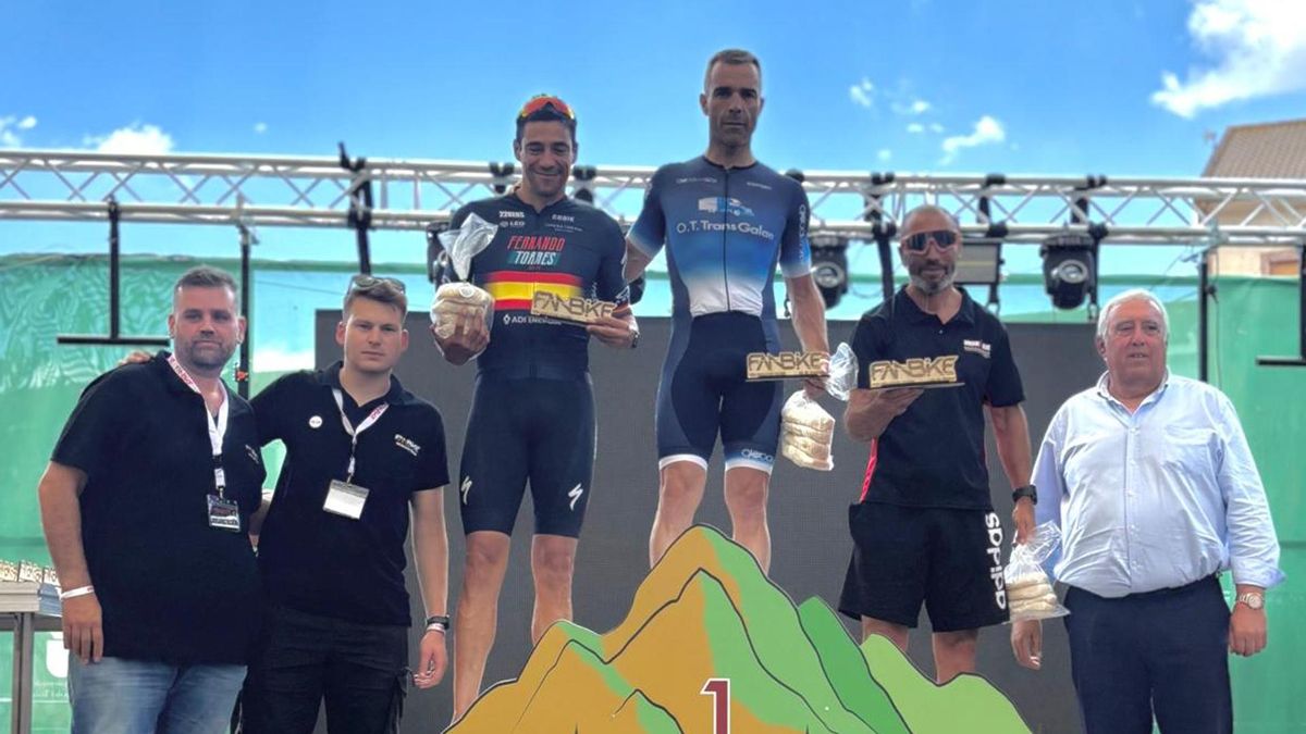 Juan Higuera en el podio de una prueba