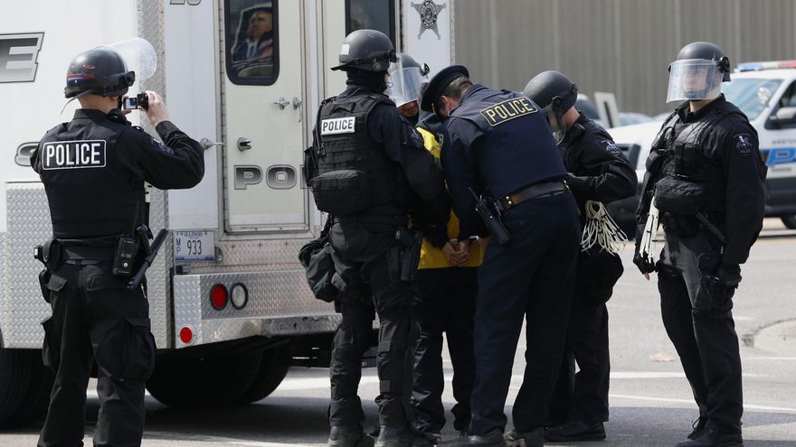 Senadores buscan extender mediante una ley la expulsión expedita de migrantes