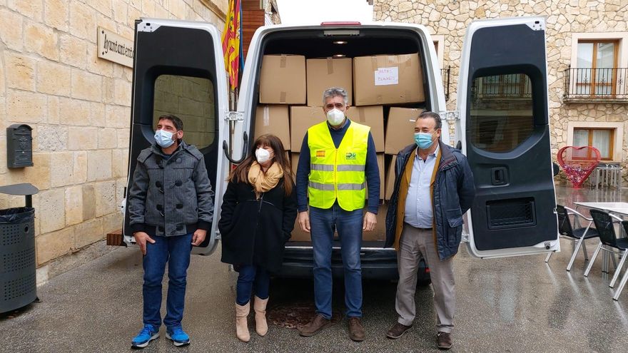 Policías organizan caravanas solidarias para llevar alimentos y material sanitario a los ucranianos