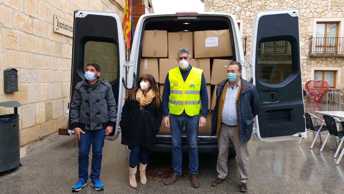 Policías organizan caravanas solidarias para llevar alimentos y material sanitario a los ucranianos