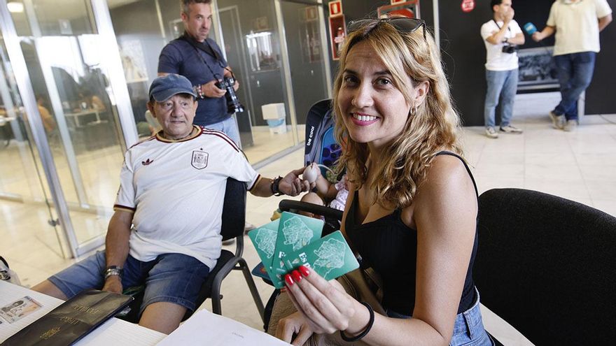 El Córdoba CF cierra el primer día de campaña de abonos rozando el millar de socios